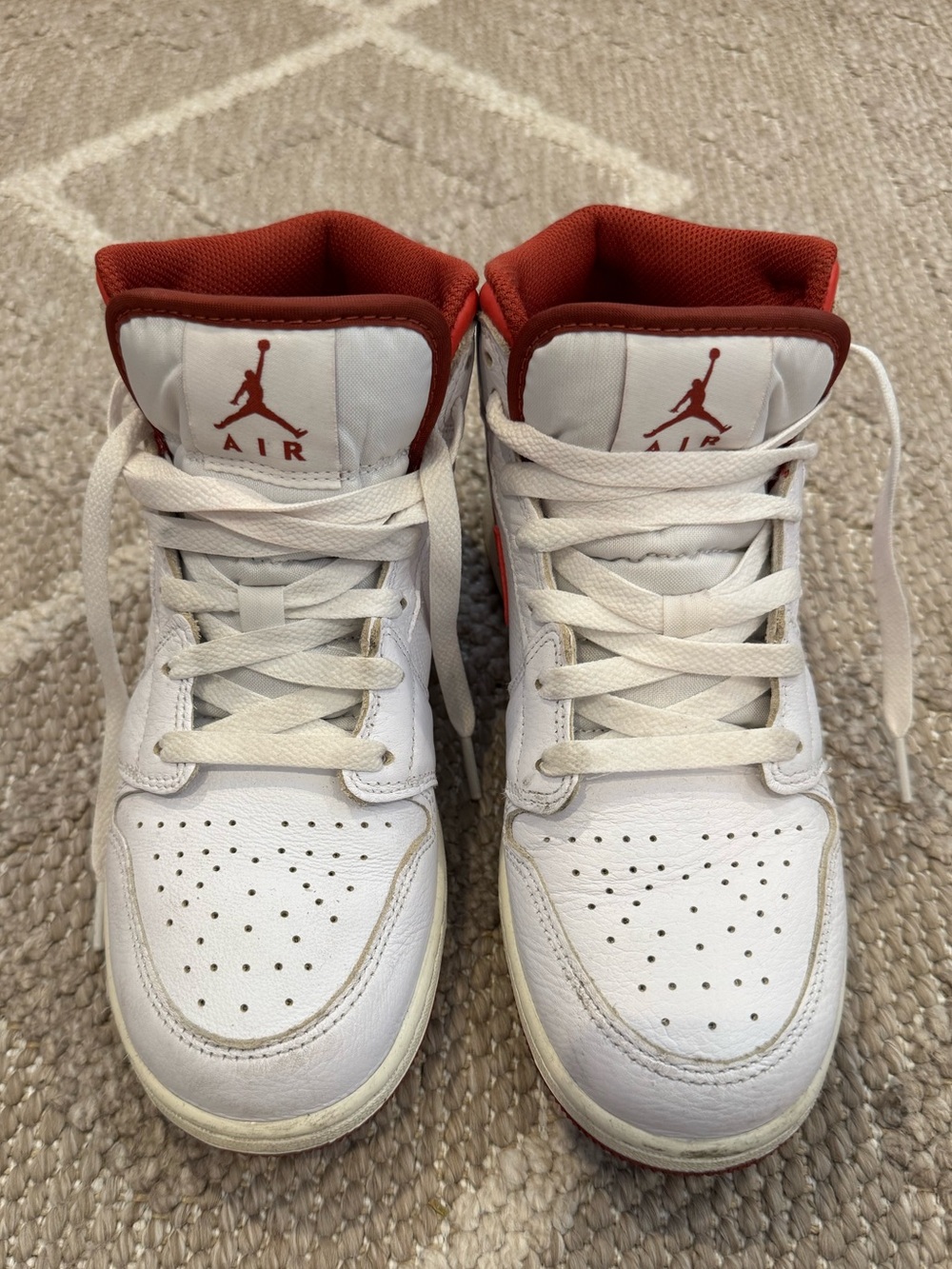 Air Jordan 1 Mid SE GS “White/Dune Red Size 6Y